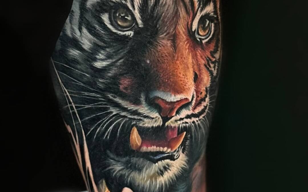 Tatouage réaliste en couleur
